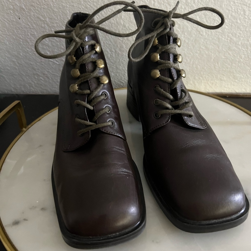 Mootsies Tootsies Women’s Ankle Bootie Brown Lace Up Leather Upper 8.5